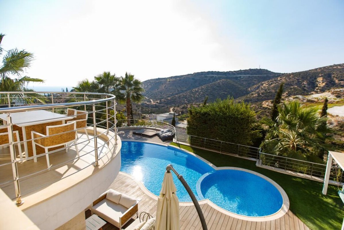 5 bedrooms Villa in Limassol, Cyprus No. 38882