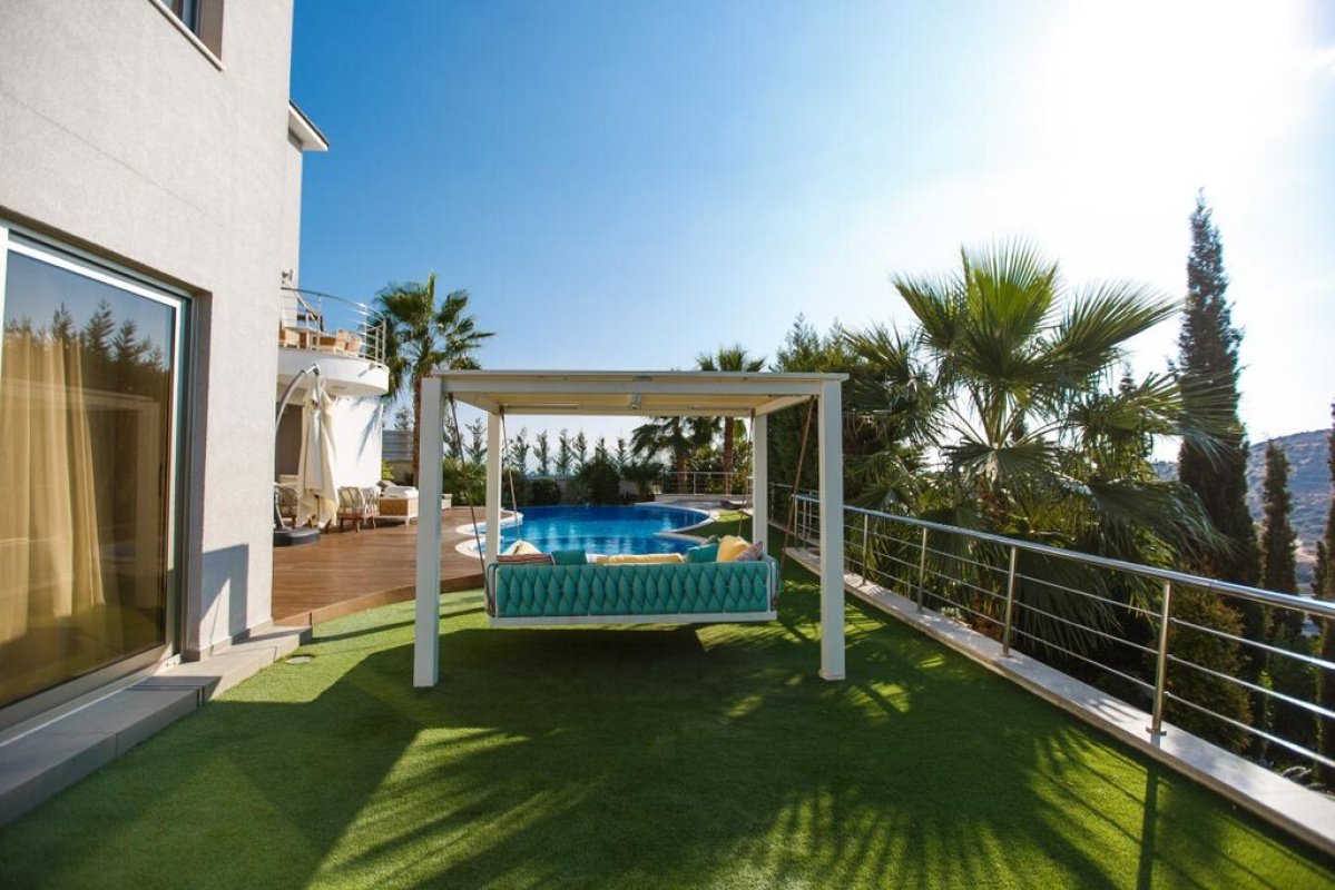 5 bedrooms Villa in Limassol, Cyprus No. 38882