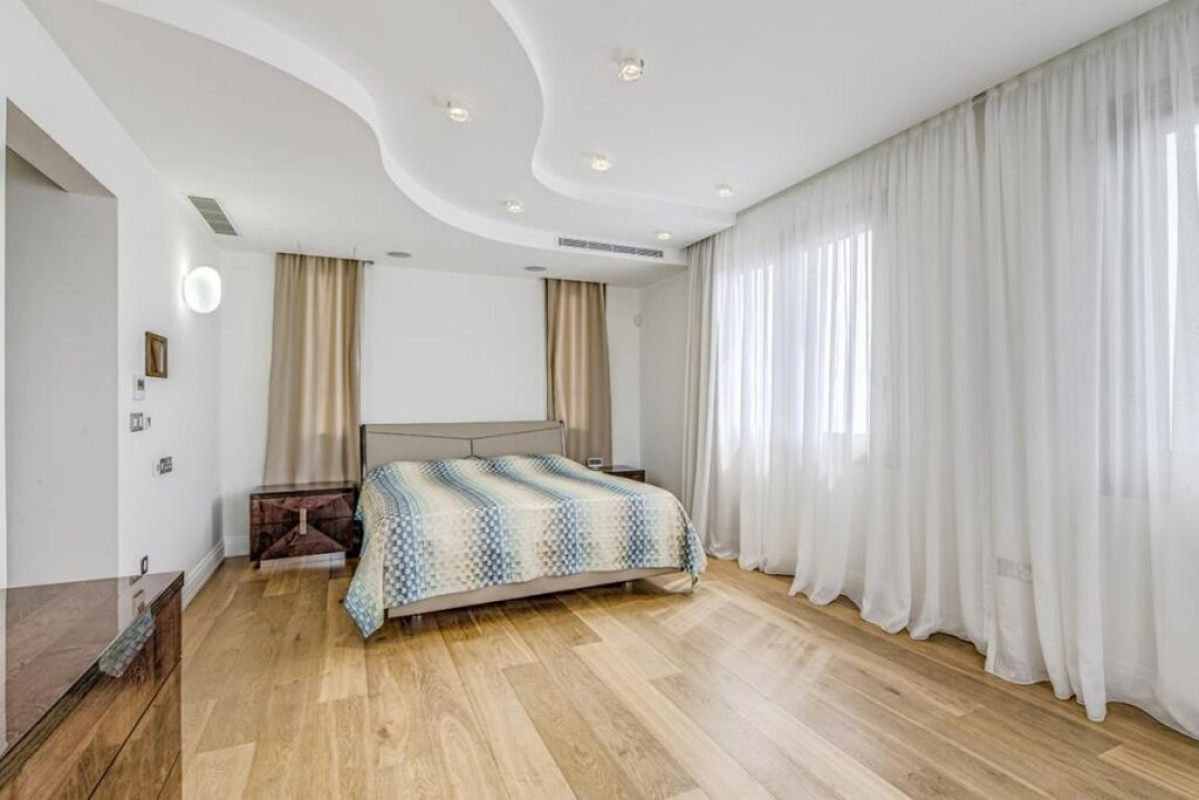 5 bedrooms Villa in Limassol, Cyprus No. 38882