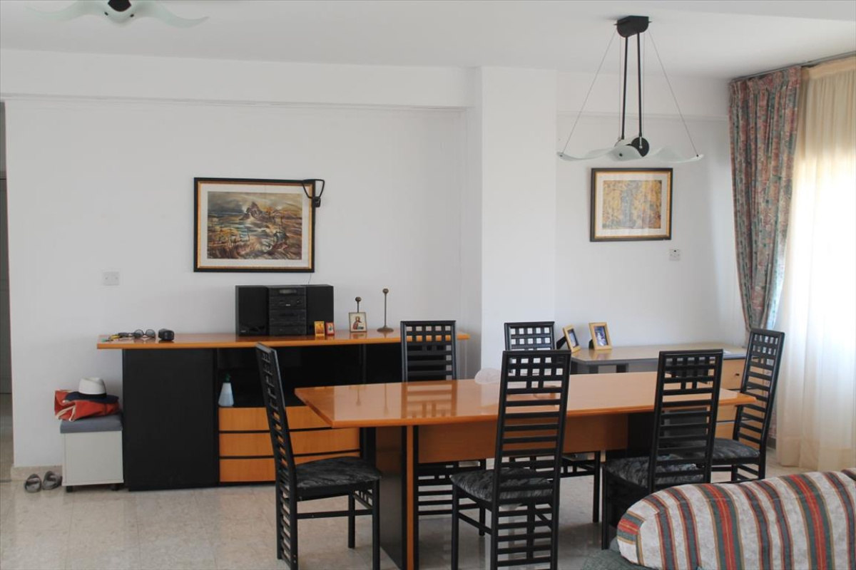 3 bedrooms Apartment in Limassol, Cyprus No. 38319