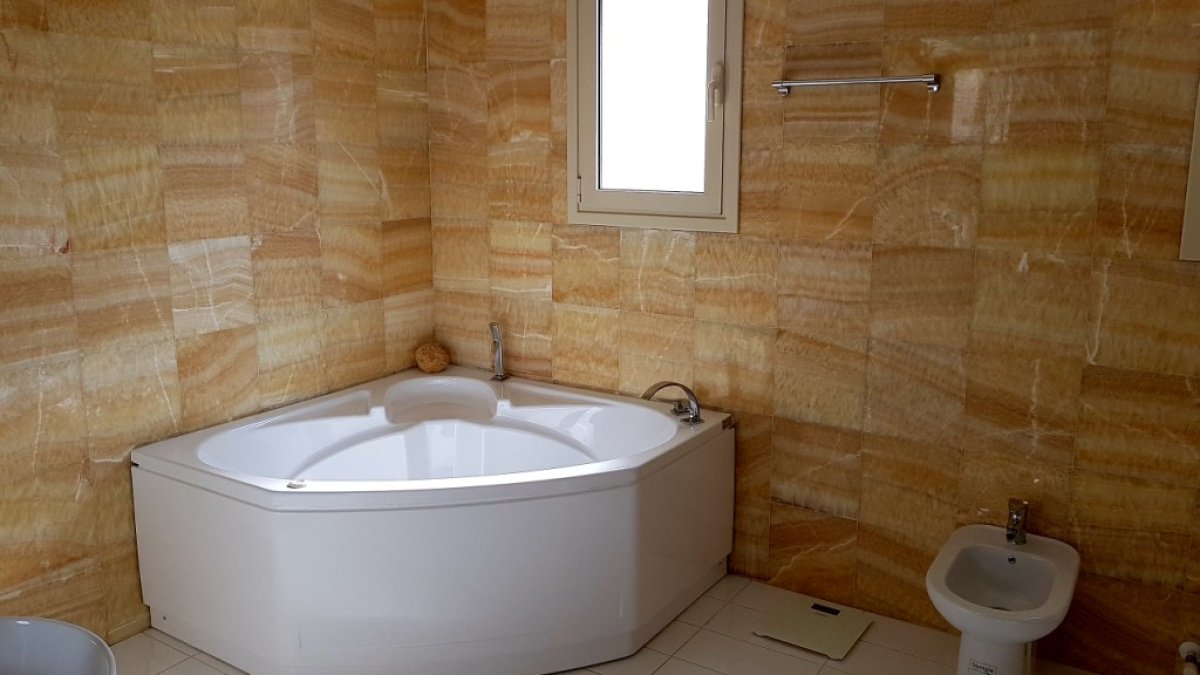 4 bedrooms Villa in Limassol, Cyprus No. 38314
