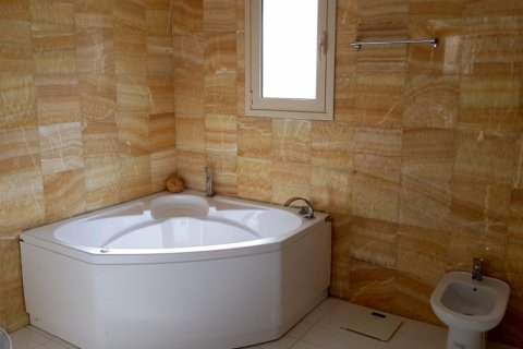 Вилла с 4 спальнями в Лимассол, Лимасол,  № 38314 8