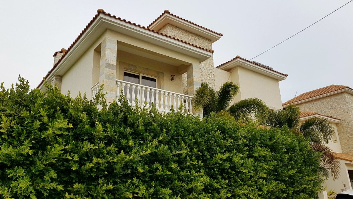 4 bedrooms Villa in Limassol, Cyprus No. 38314