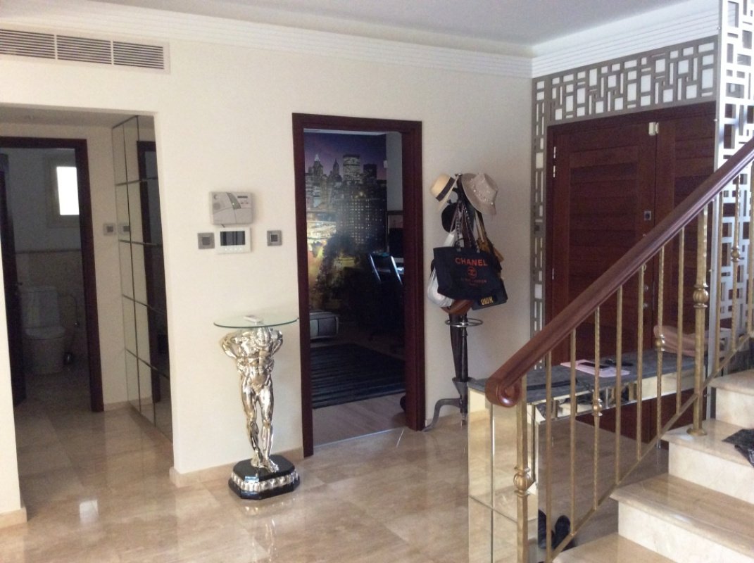 4 bedrooms Villa in Limassol, Cyprus No. 38314