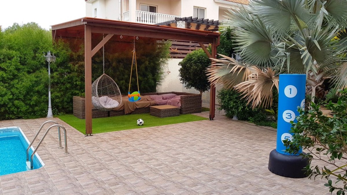 4 bedrooms Villa in Limassol, Cyprus No. 38314