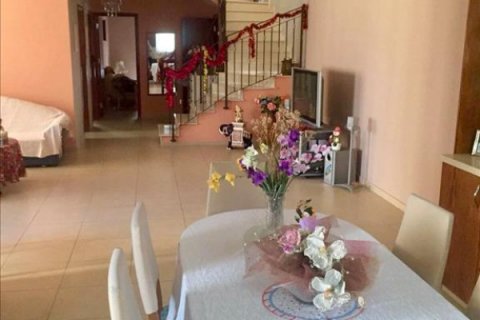 7 bedrooms Villa in Nicosia, No. 38315