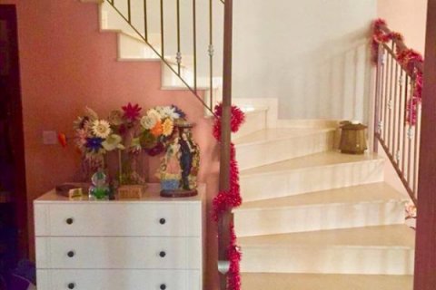 7 bedrooms Villa in Nicosia,  No. 38315 6