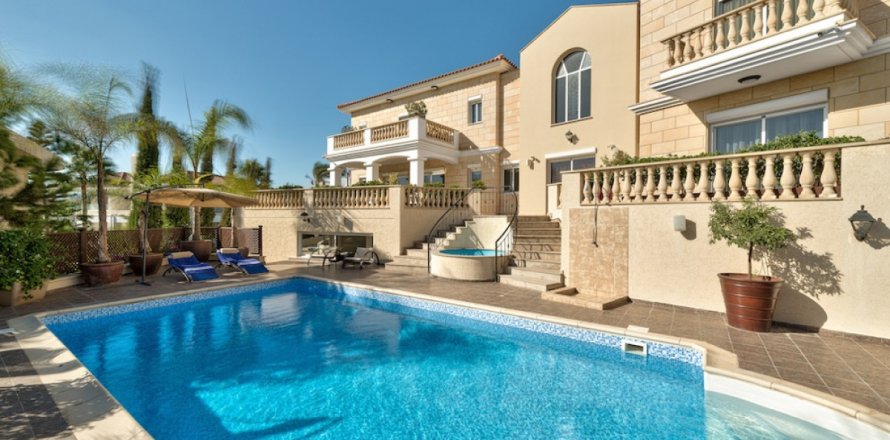 Вилла студия в Лимассол, Лимасол,  № 38317