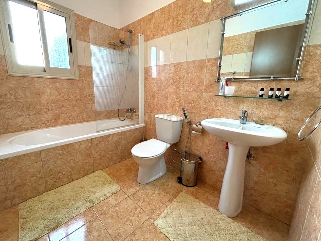 3 bedrooms Apartment in Mesa Geitonia, Limassol, Cyprus No. 55227