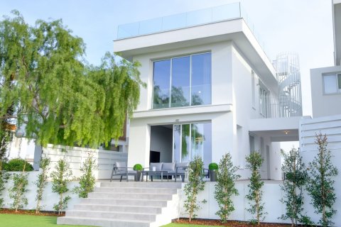 4 bedrooms Villa in Dromolaxia, Larnaka, No. 45743 5