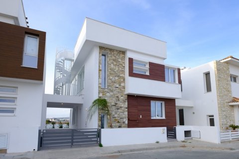 4 bedrooms Villa in Dromolaxia, Larnaka,  No. 45742 7