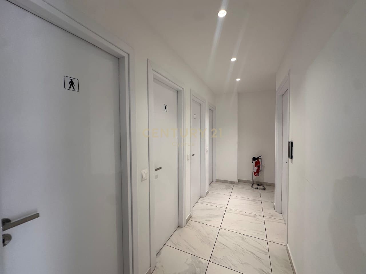 310m2 Bureau à Limassol, Chypre No. 53398