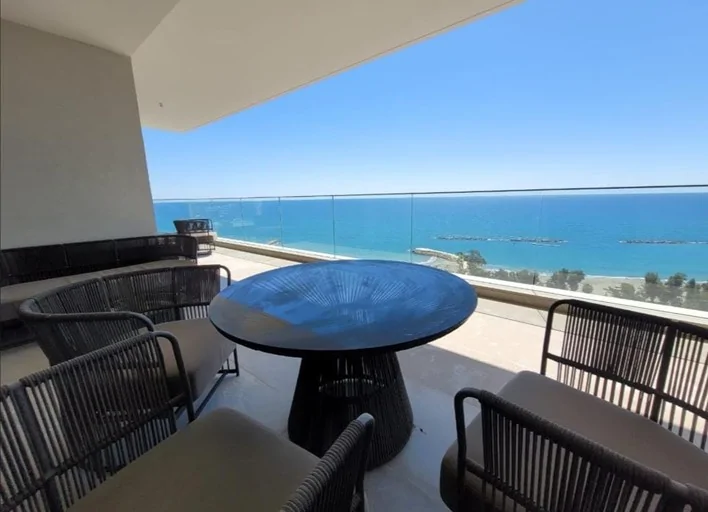 3 bedrooms Apartment in Agios Tychonas, Limassol, Cyprus No. 29560