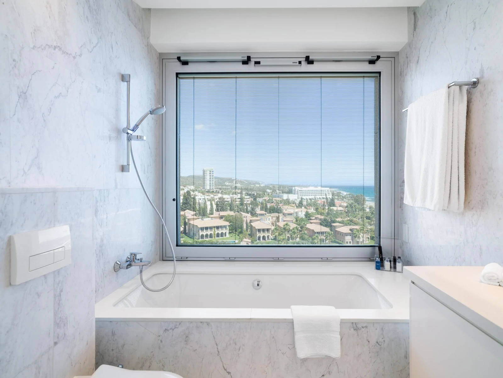 2 bedrooms Apartment in Agios Tychonas, Limassol, Cyprus No. 29559