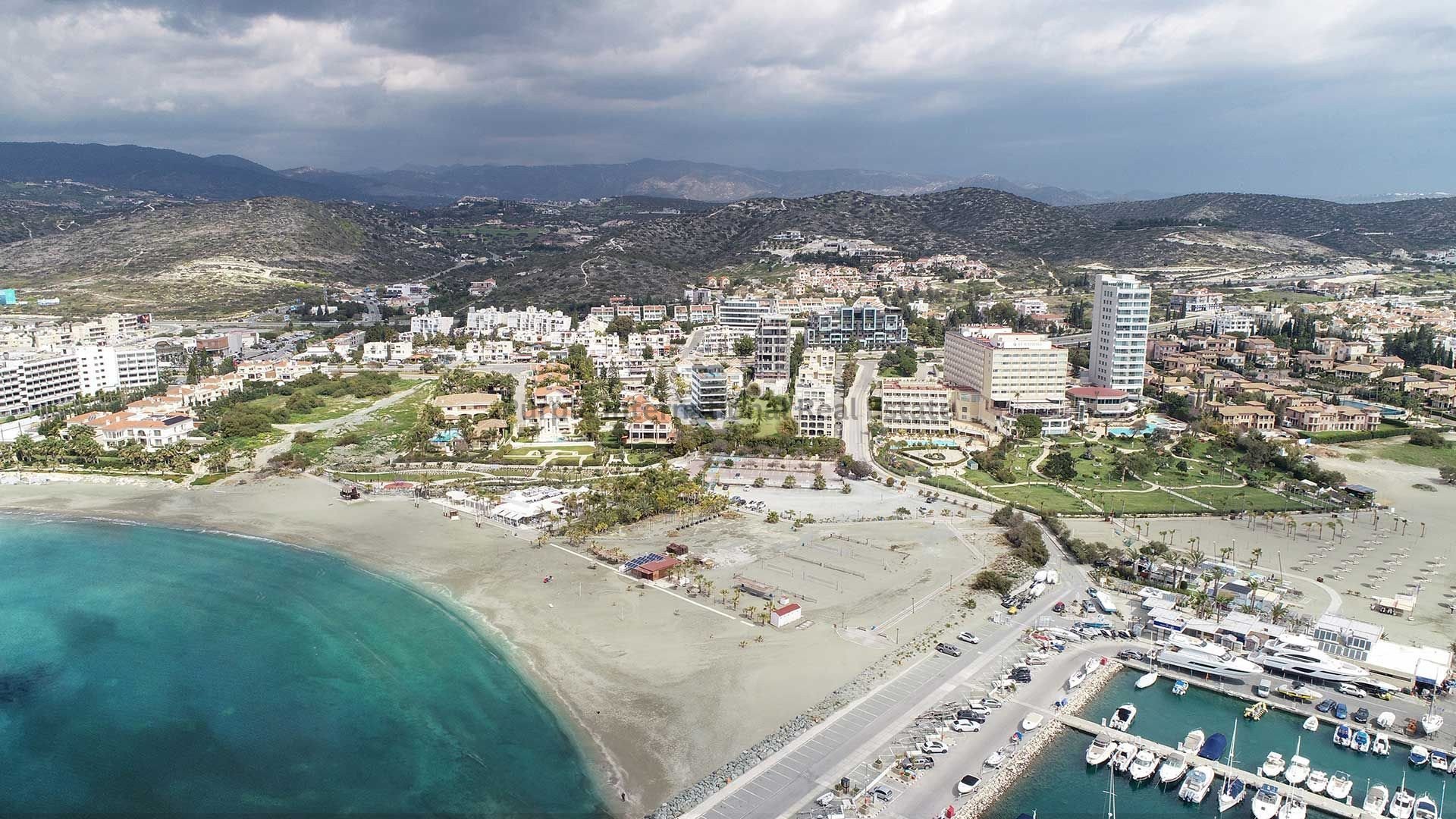 3 bedrooms Apartment in Parekklisia, Limassol, Cyprus No. 8299