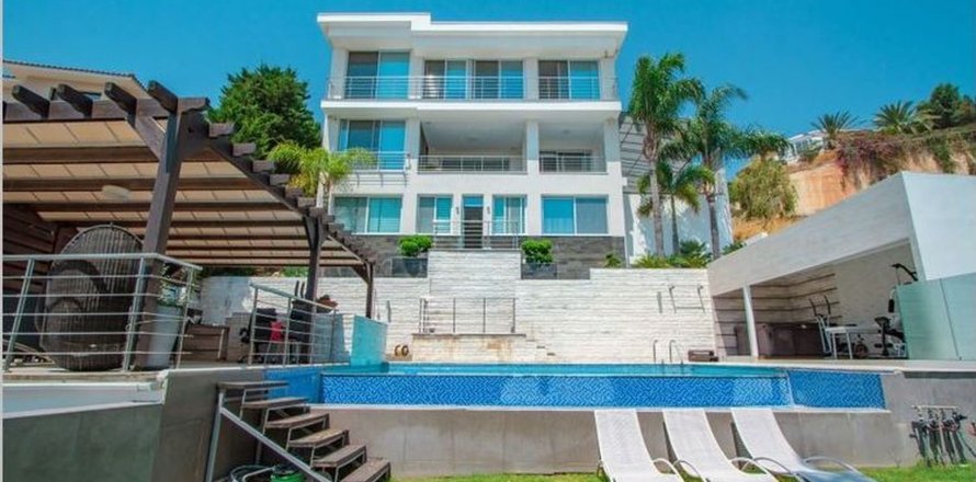 5 bedrooms Villa in Agios Tychonas, Limassol, No. 45471