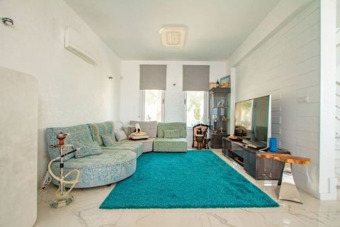 5 bedrooms Villa in Agios Tychonas, Limassol, No. 45471 9