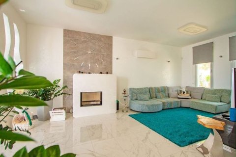 5 bedrooms Villa in Agios Tychonas, Limassol, No. 45471 4