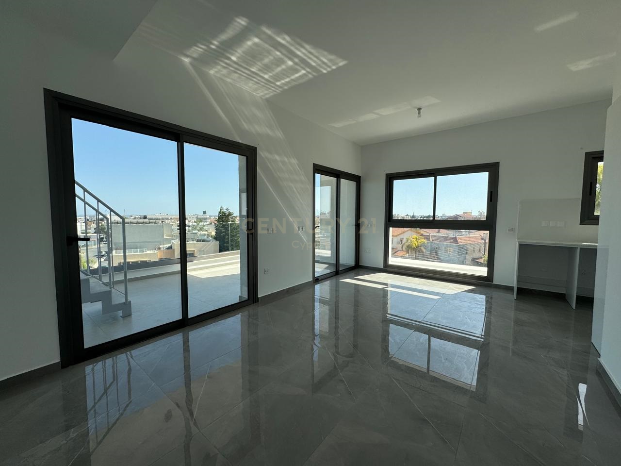 3 bedrooms Penthouse in Zakaki, Limassol, Cyprus No. 6183