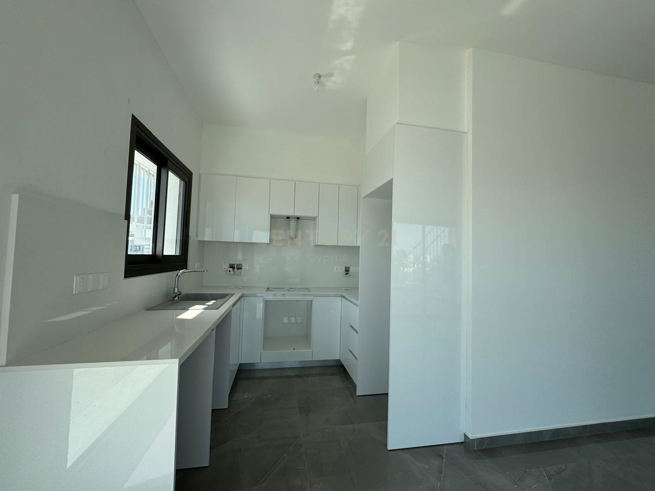 3 bedrooms Penthouse in Zakaki, Limassol, Cyprus No. 6183