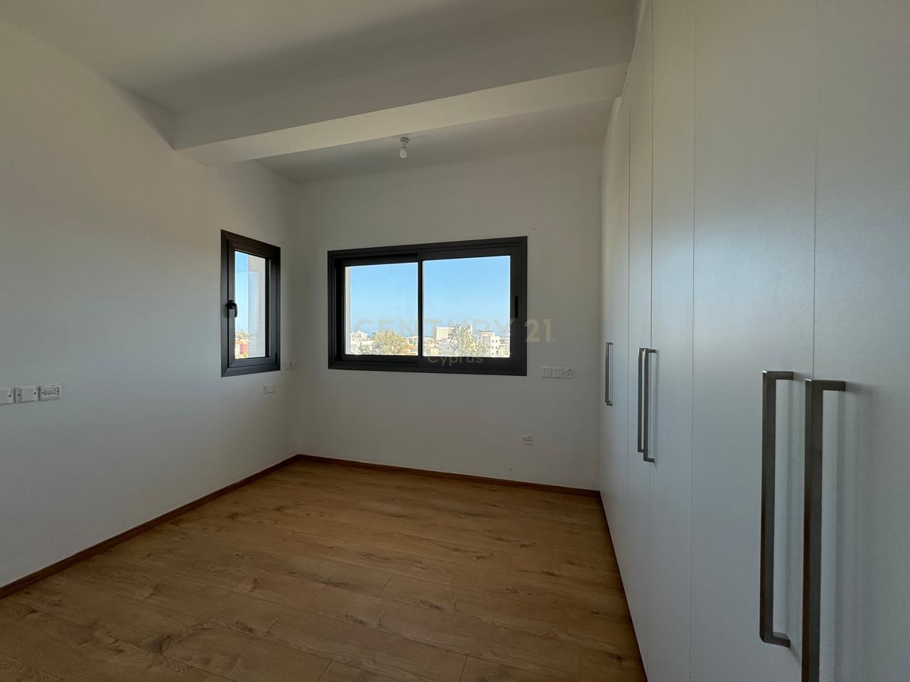 3 bedrooms Penthouse in Zakaki, Limassol, Cyprus No. 6183