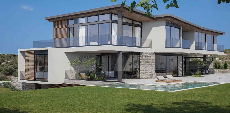 7 bedrooms Villa in Paphos,  No. 39340