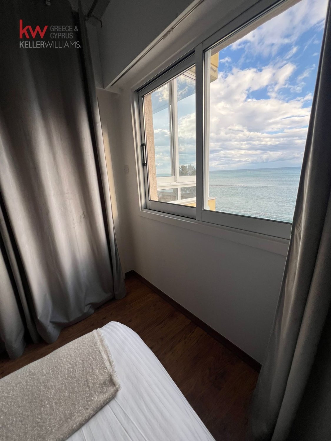 3 bedrooms Apartment in Germasogeia, Limassol, Cyprus No. 39759