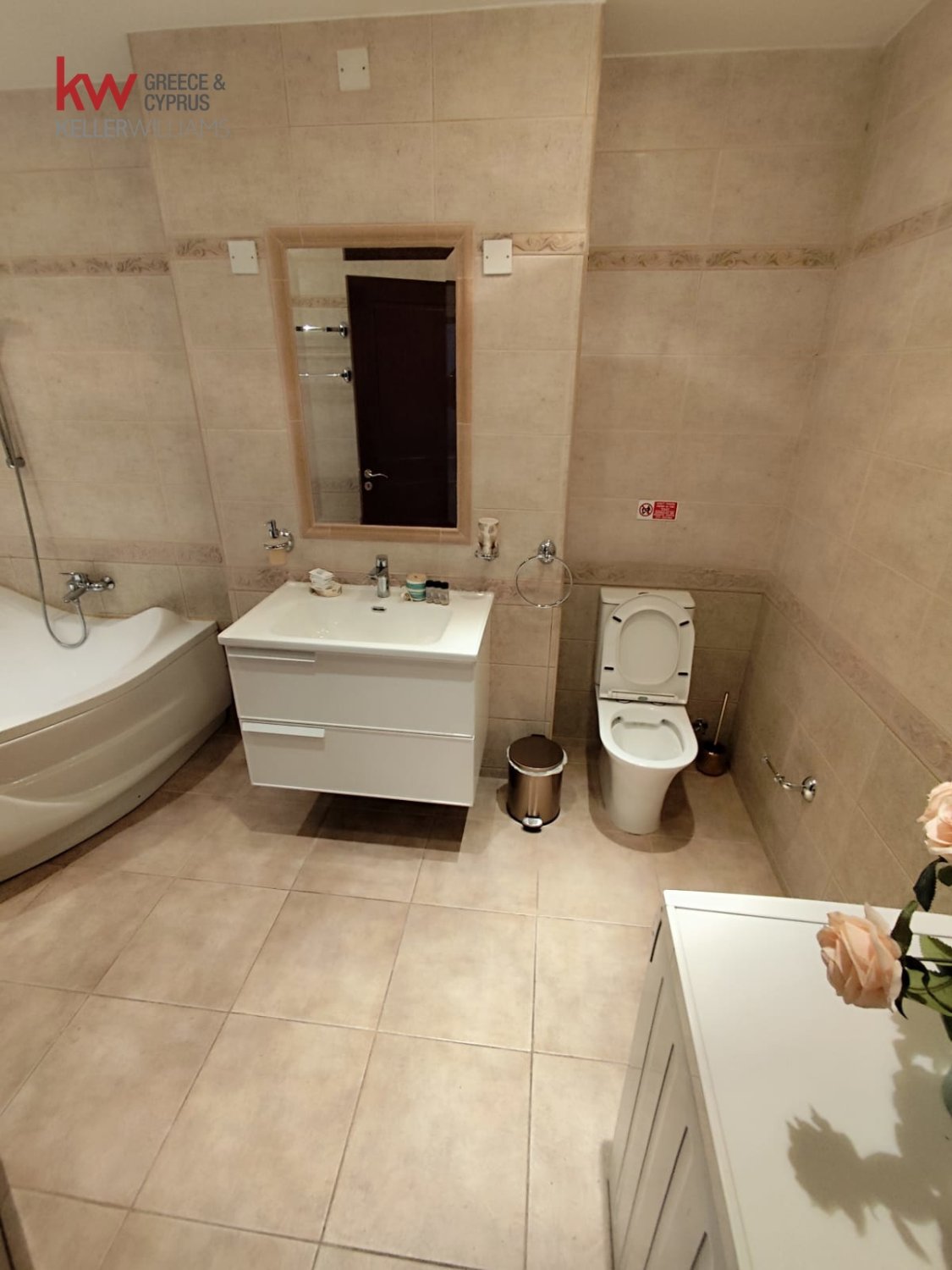 3 bedrooms Apartment in Germasogeia, Limassol, Cyprus No. 39759