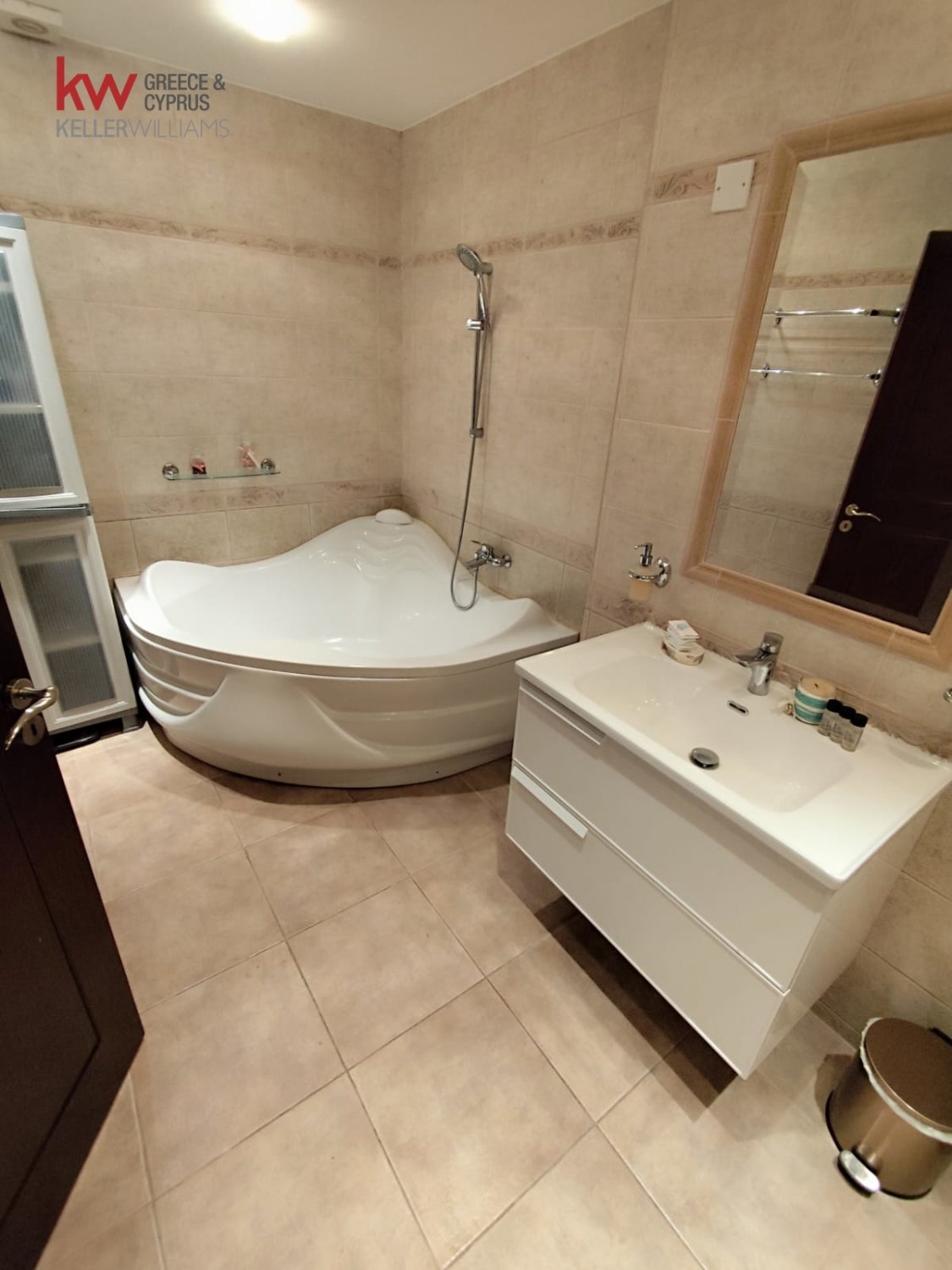 3 bedrooms Apartment in Germasogeia, Limassol, Cyprus No. 39759