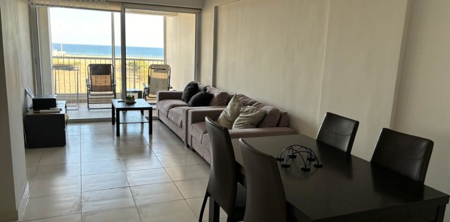 2 bedrooms Apartment in Larnaca, Larnaka,  No. 39760