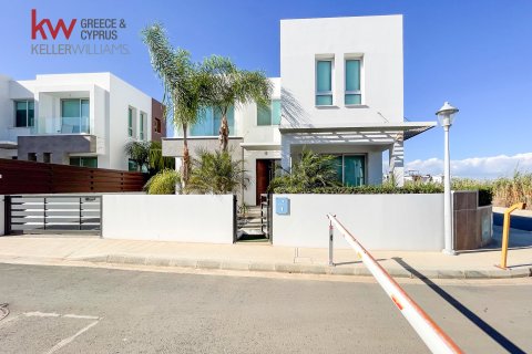 3 bedrooms Villa in Paralimni, Ammochostos,  No. 40523 8