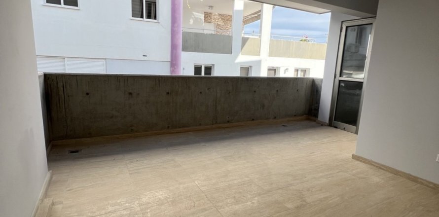 3 bedrooms Apartment in Larnaka,  No. 39715