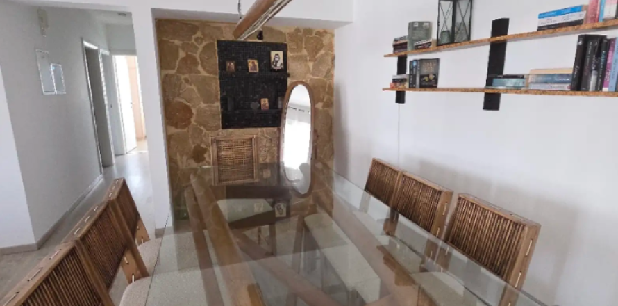 3 bedrooms Apartment in Nicosia,  No. 39718