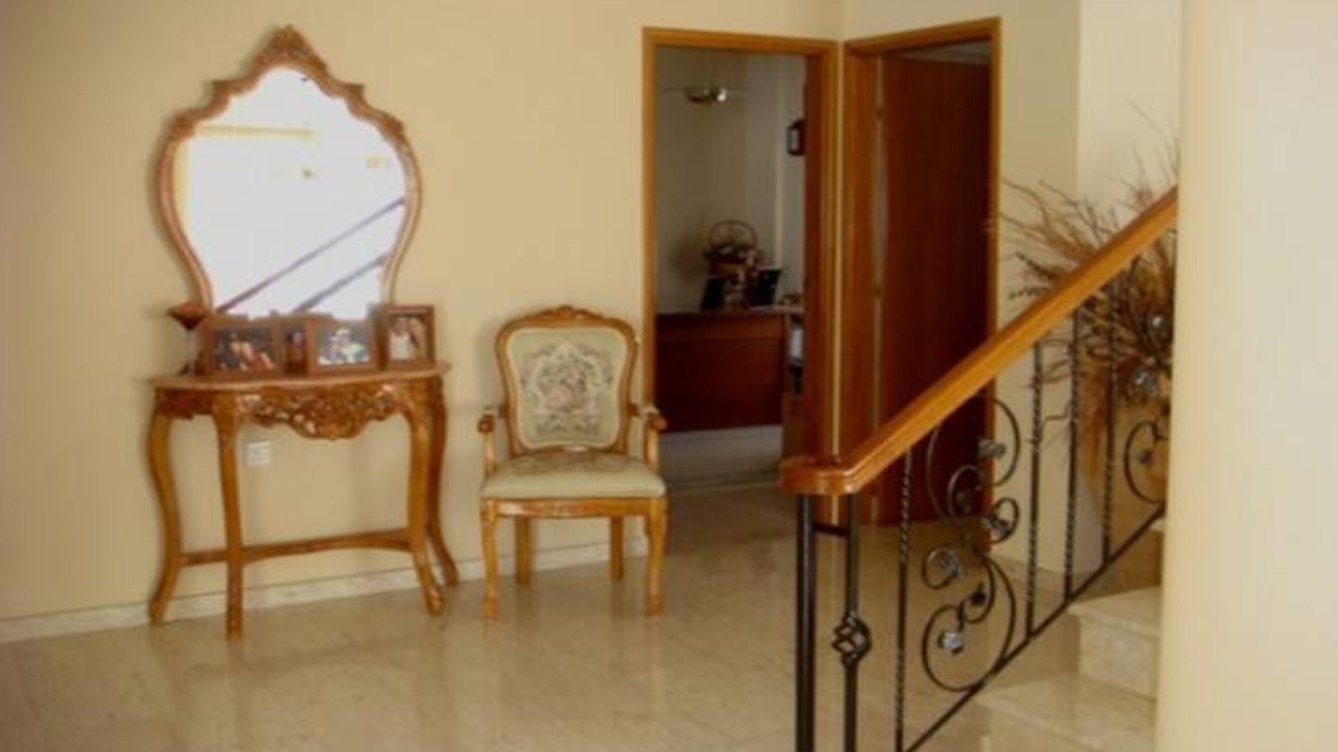 5 bedrooms Villa in Limassol, Cyprus No. 26085