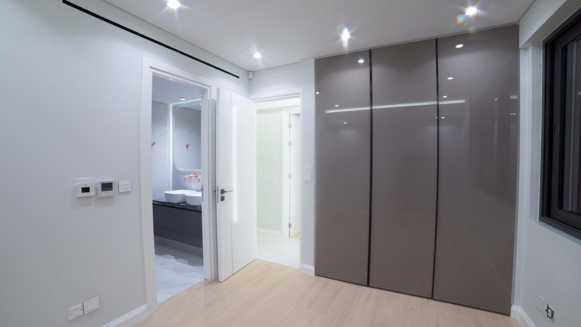 3 bedrooms Apartment in Limassol, Cyprus No. 26084