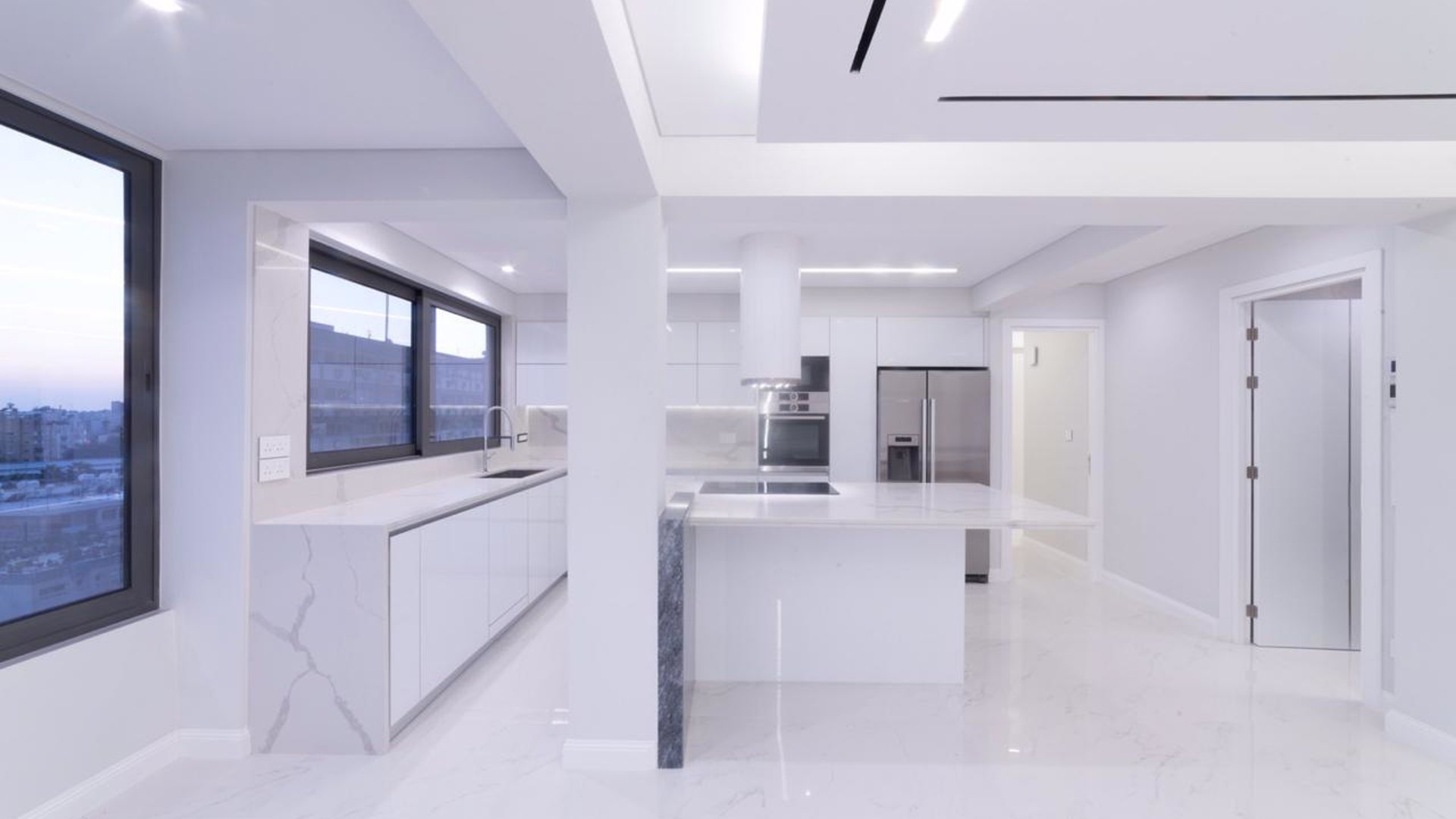 3 bedrooms Apartment in Limassol, Cyprus No. 26084