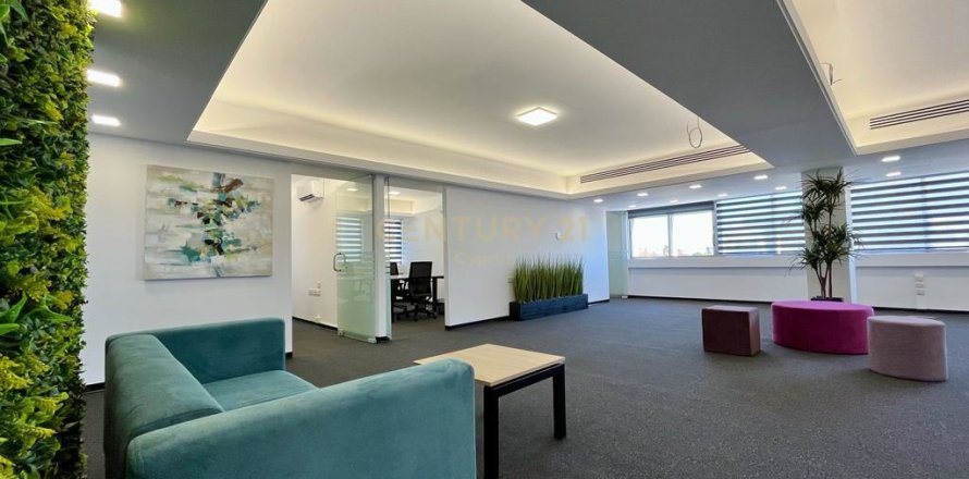 200m2 Oficina en Limassol,  No. 54236
