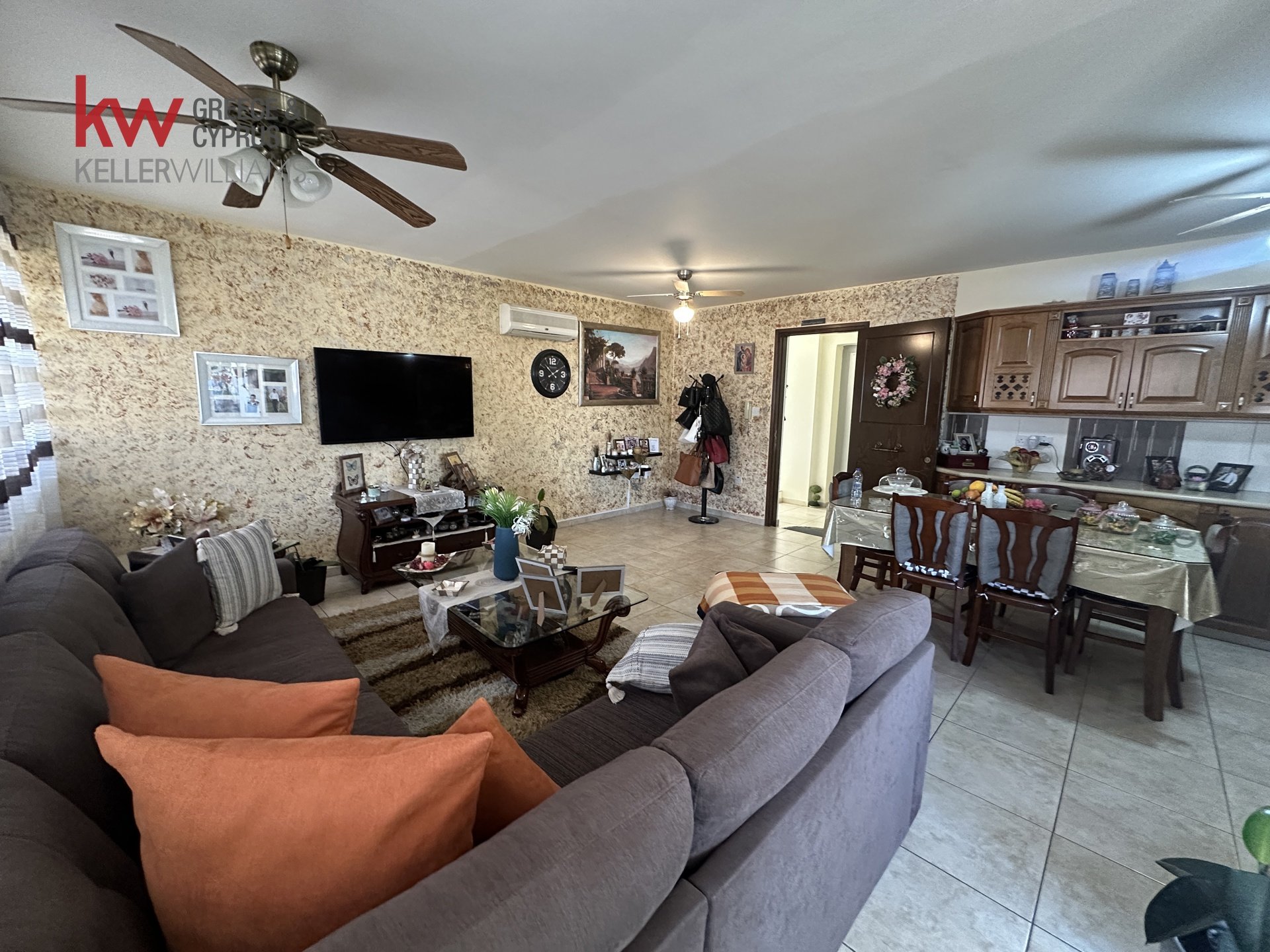 3 bedrooms Apartment in Larnaca, Larnaka, Cyprus No. 40092