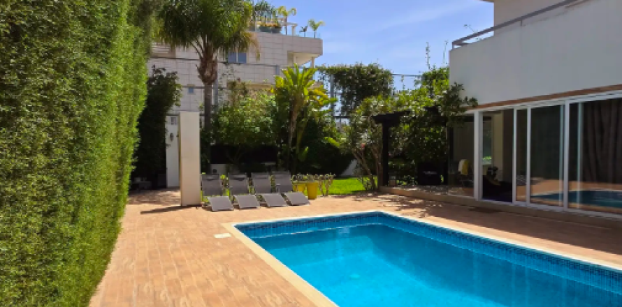 4 chambres Villa à Agios Athanasios, Limassol,  No. 48480