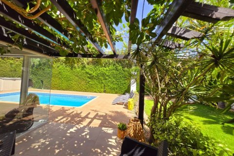 4 chambres Villa à Agios Athanasios, Limassol,  No. 48480 12