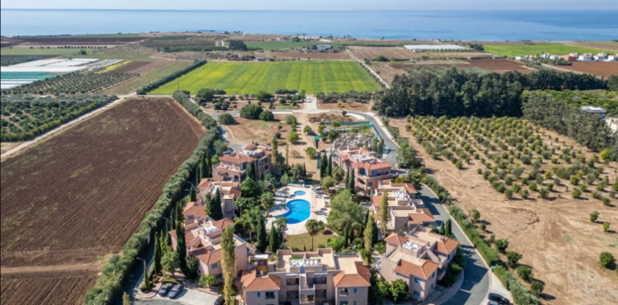 Квартира с 2 спальнями в Мандрия, Пафос,  № 48482