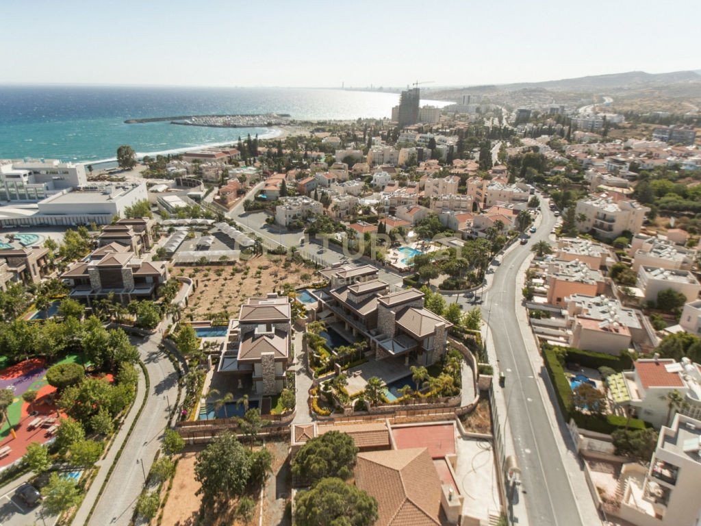 5 bedrooms Penthouse in Pyrgos, Limassol, Cyprus No. 6243