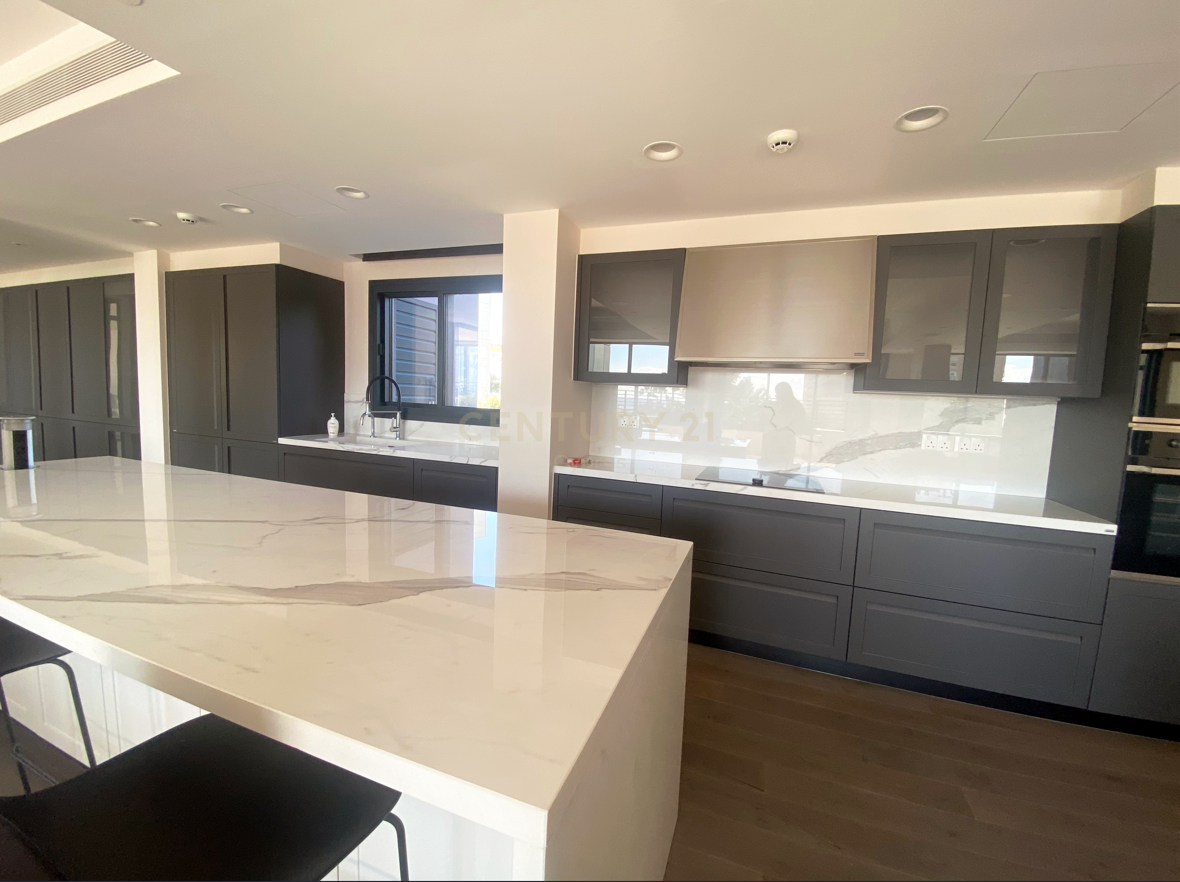 4 bedrooms Apartment in Parekklisia, Limassol, Cyprus No. 30625