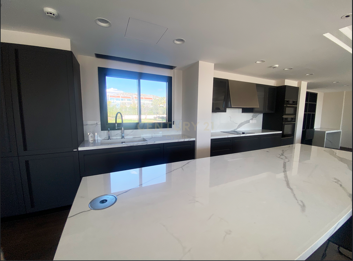 4 bedrooms Apartment in Parekklisia, Limassol, Cyprus No. 30625