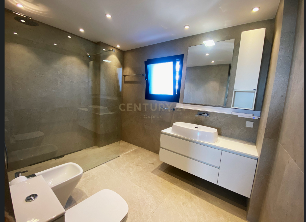 4 bedrooms Apartment in Parekklisia, Limassol, Cyprus No. 30625