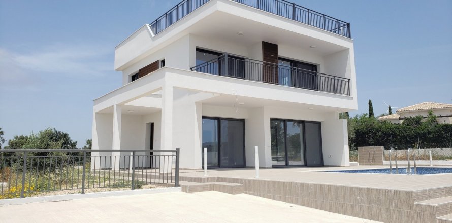 3 bedrooms Villa in Paphos,  No. 7638