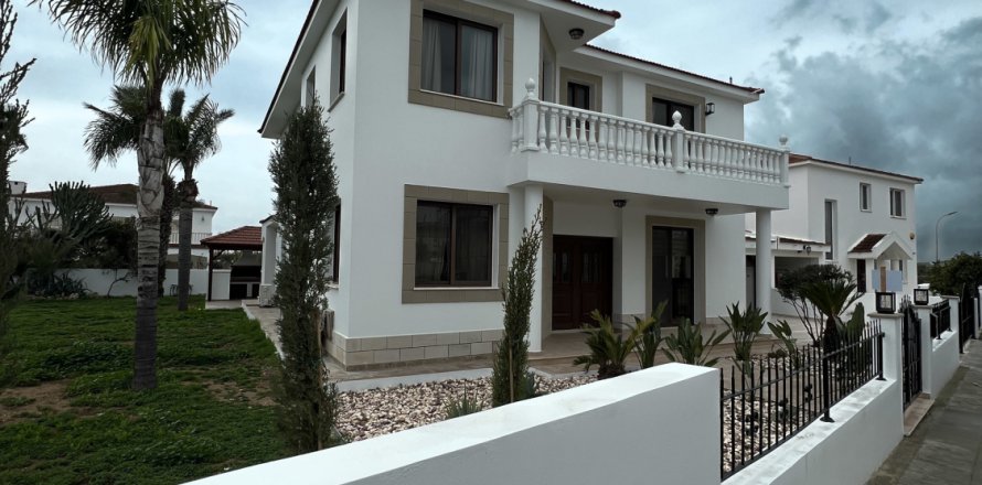 5 bedrooms Villa in Oroklini, Larnaka, No. 39581