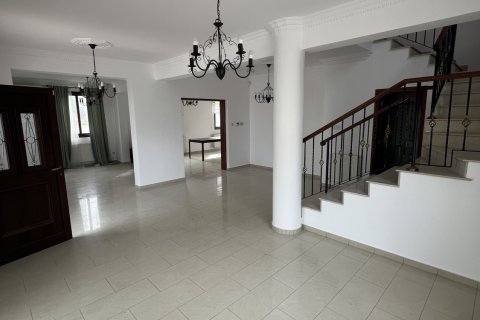 5 bedrooms Villa in Oroklini, Larnaka, No. 39581 2