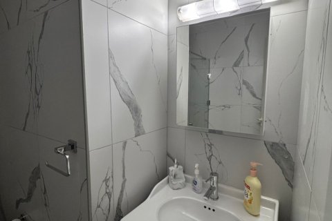 3 bedrooms Apartment in Larnaca, Larnaka,  No. 39579 10