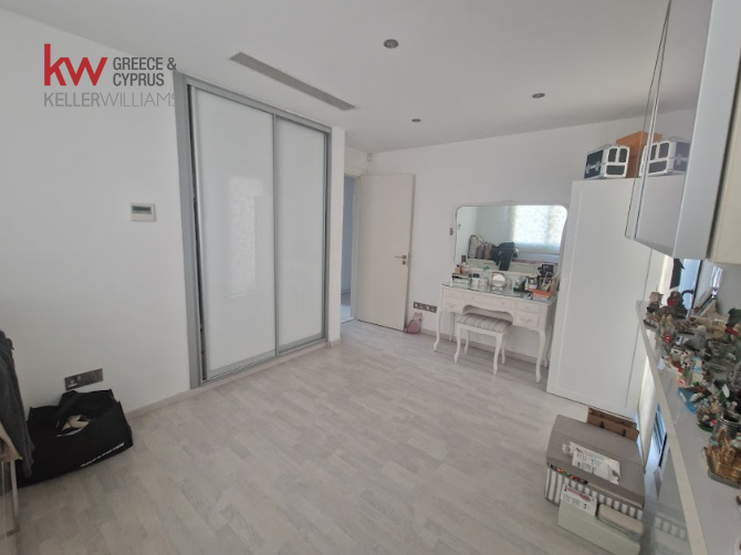 3 bedrooms Apartment in Nicosia, Cyprus No. 39575